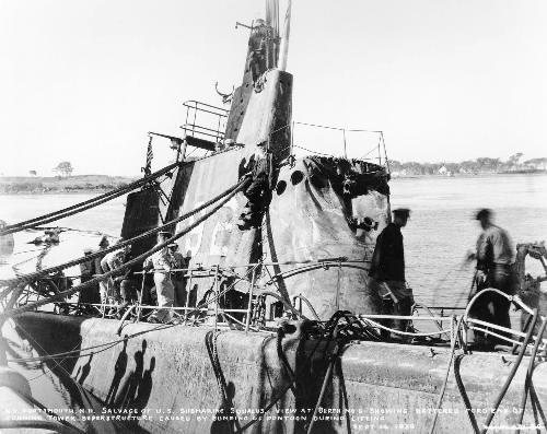 Damage to conning tower by lifting pontoons