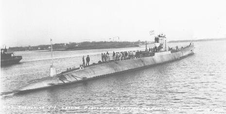 USS Submarine V 1 leaving Portsmouth Navy Yard for Provincetown