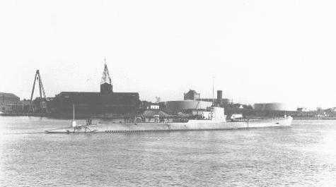 USS Submarine V 1 leaving Portsmouth Navy Yard for Provincetown