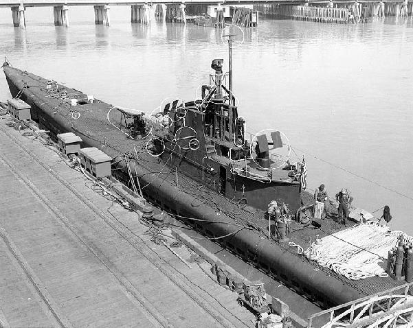 USS Salmon SS 182 Showing war time modifications