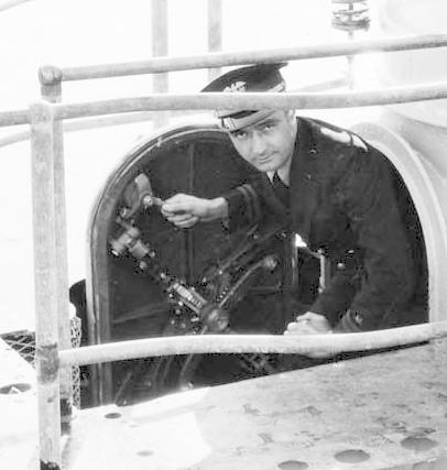 A Navy Lt is operating the side egress door.