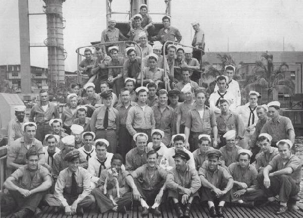 Thresher crew at Pearl Harbor between war patrols