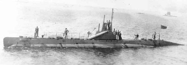 USS E-1 with retreived torpedo