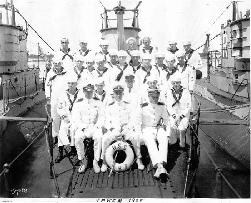 Crew of USS R-7, photo taken 1925