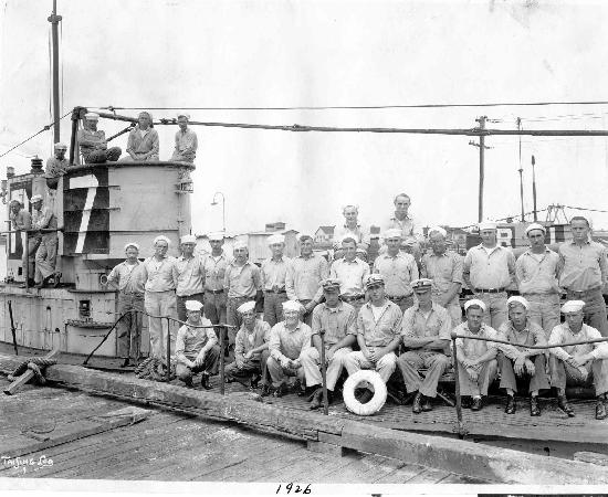 Crew of USS R-7, photo taken 1926