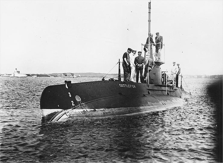 USS Cuttlefish on builders trials