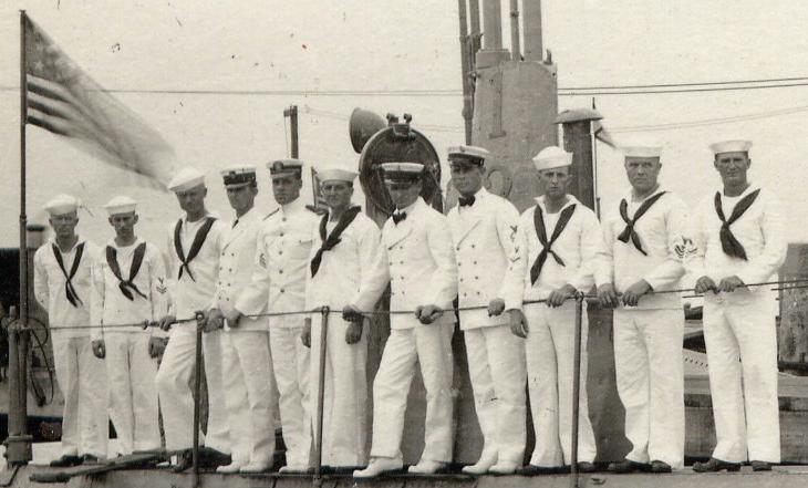 USS Tarantula ( B-3 ) SS 12 Crew Photo