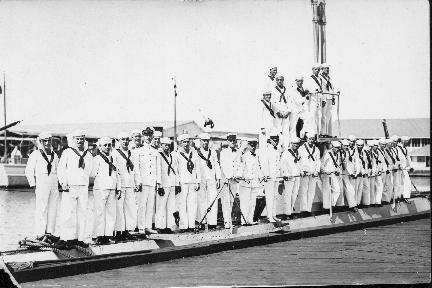 USS C-3 crew on deck, 1918