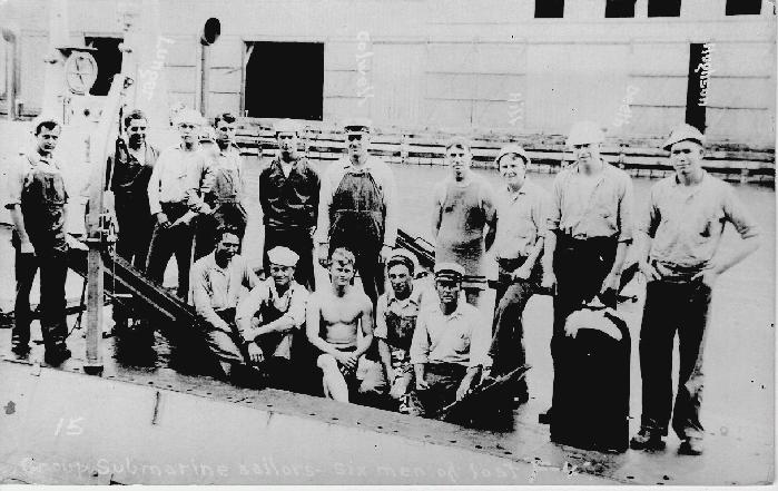 Mixed crews of submariners on deck of F boat