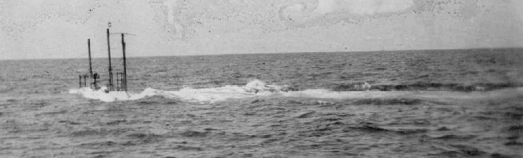 USS F-3 as the U-65 diving