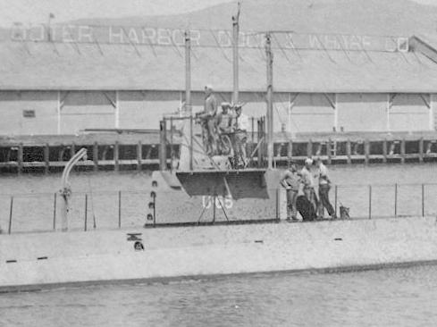 USS F-3 as the U-65 returning to port. Bridge detail.