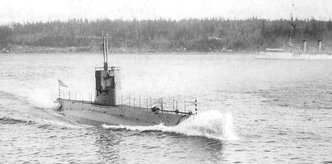 USS H-3 returning from Seattle to Bremerton, WA