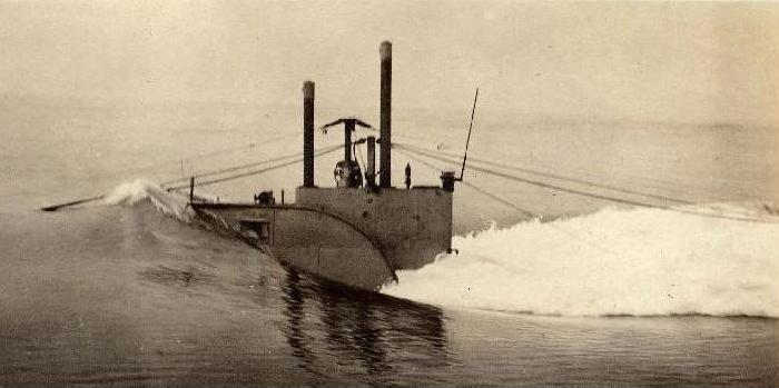 USS L-6 making a dive