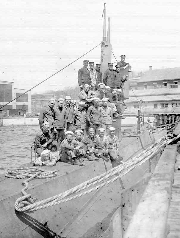 USS-N-2 Crew posing for photo. circa 1920