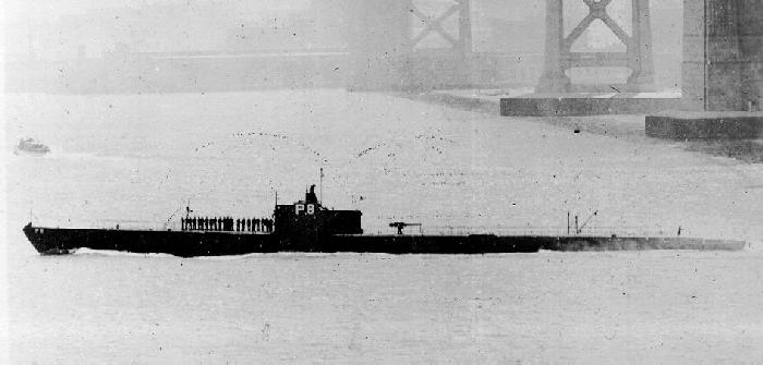 USS Plunger SS 179 (P-8) under the Brooklin Bridge