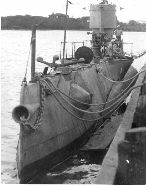 USS R-12 dockside