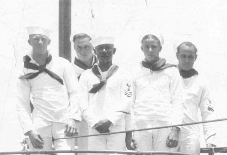 USS R-13 crew photo, close-up