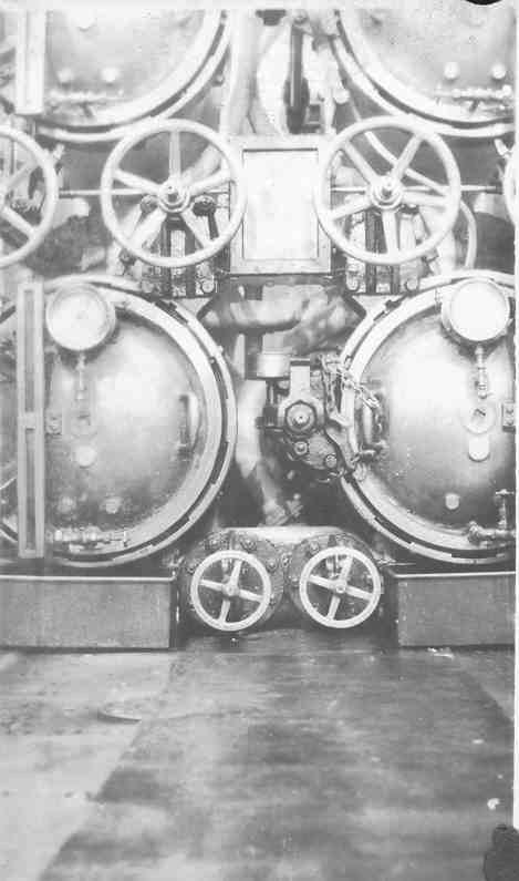 USS R-14 torpedo tubes