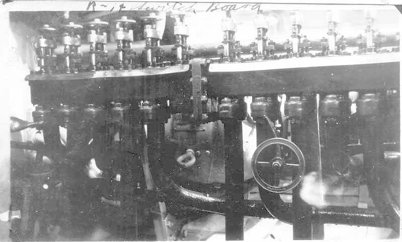 USS R-14 control room trim manifold