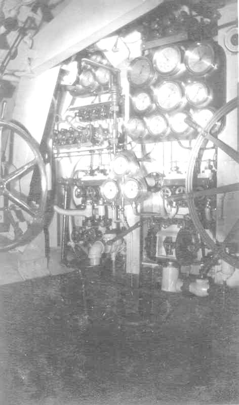 USS R-14 control room air manifold