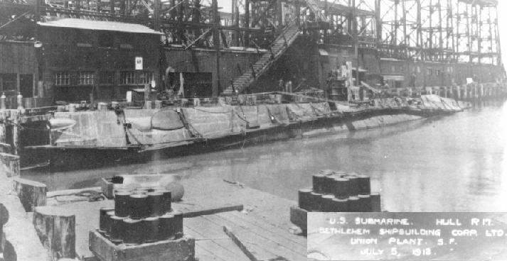 USS R-17 under construction