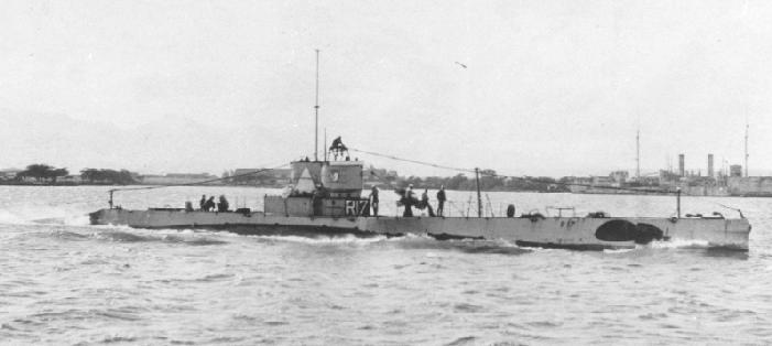 USS R-17 underway