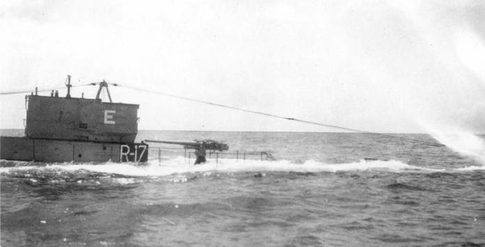 USS R-17 diving off the Hawaii