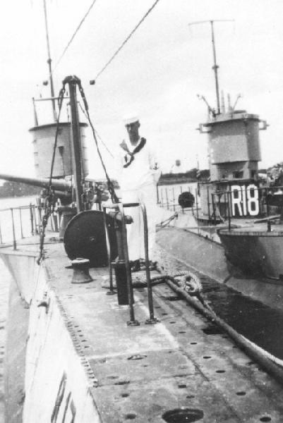 USS R-17