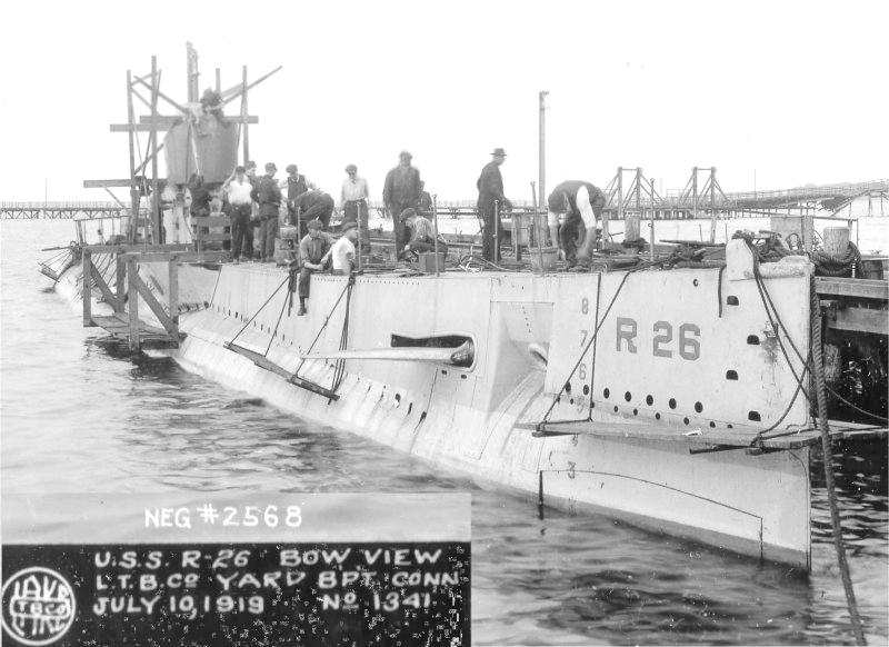 USS R-26 SS 103 under construction