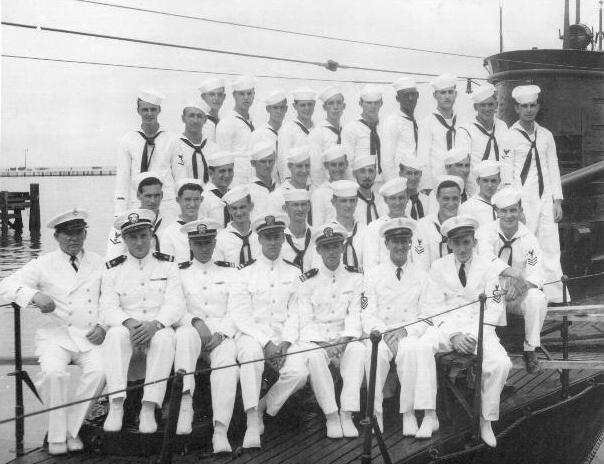 Crew USS R-4 1943