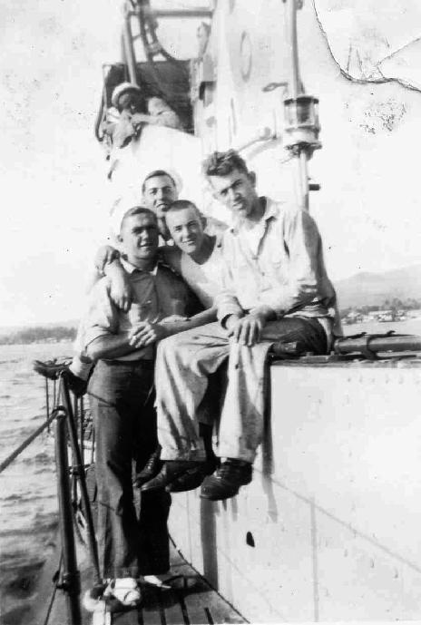 5 sailors aboard the R-17