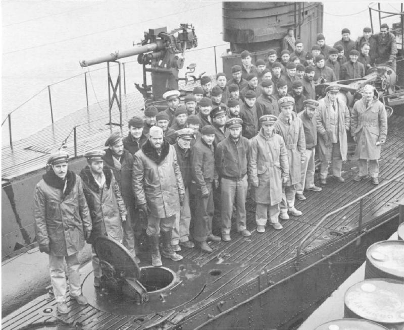 USS S-42 crew Dutch harbor, AK 1943