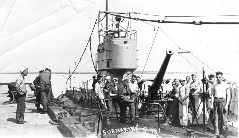 S-48 dockside, possibly Portsmouth Harbor