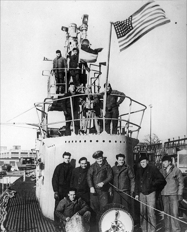 USS Sailfish SS 192 and crew