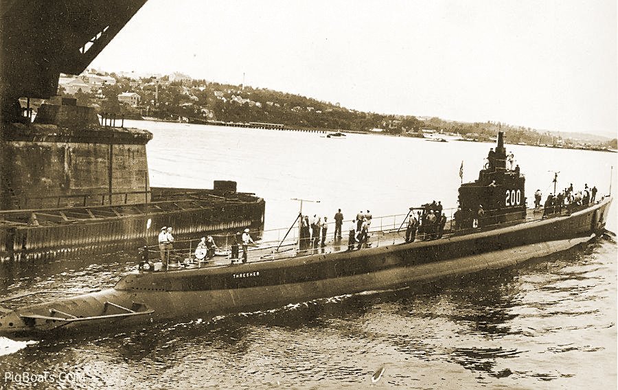 USS Thresher heading up the Thames River circa 1940