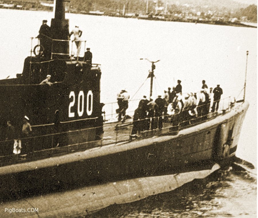 USS Thresher Maneuvering watch on fantail circa 1940