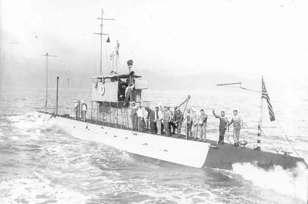 USS K-3 heading out