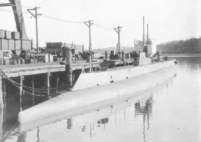 USS M-1 Pierside Oct 18, 1915